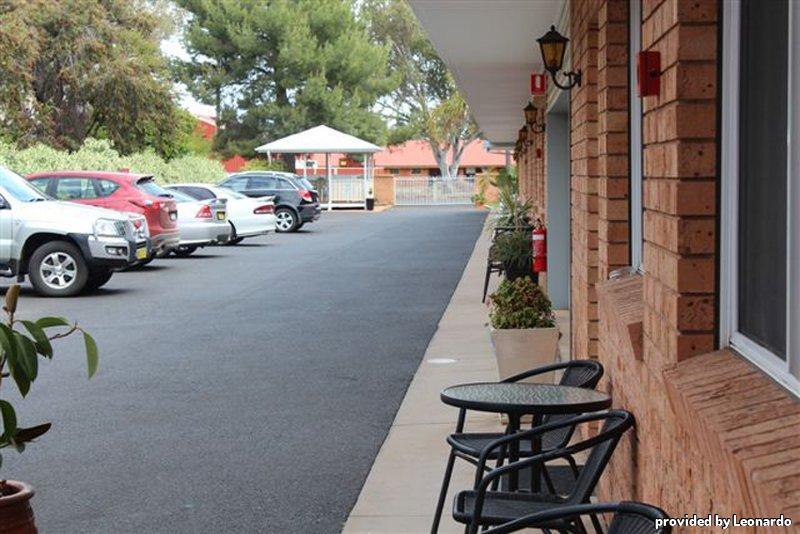 Blue Diamond Motor Inn Ντούμπο Εξωτερικό φωτογραφία