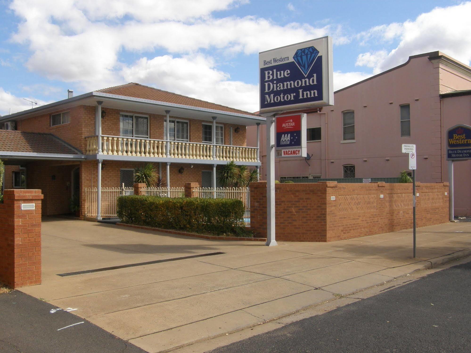 Blue Diamond Motor Inn Ντούμπο Εξωτερικό φωτογραφία