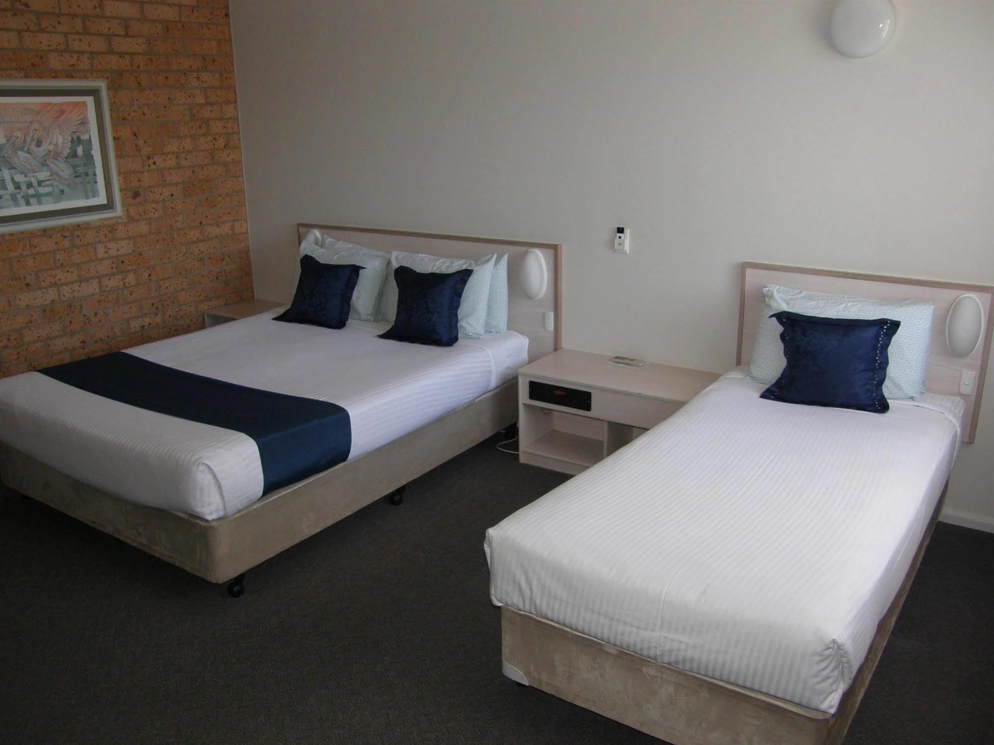 Blue Diamond Motor Inn Ντούμπο Εξωτερικό φωτογραφία