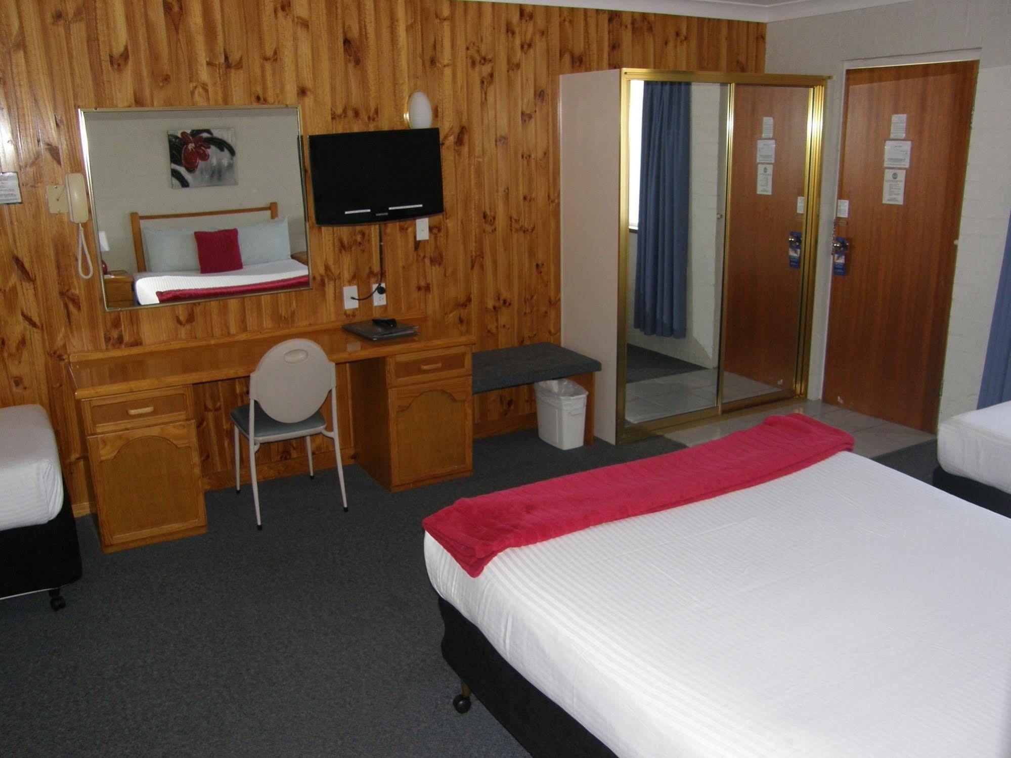 Blue Diamond Motor Inn Ντούμπο Εξωτερικό φωτογραφία