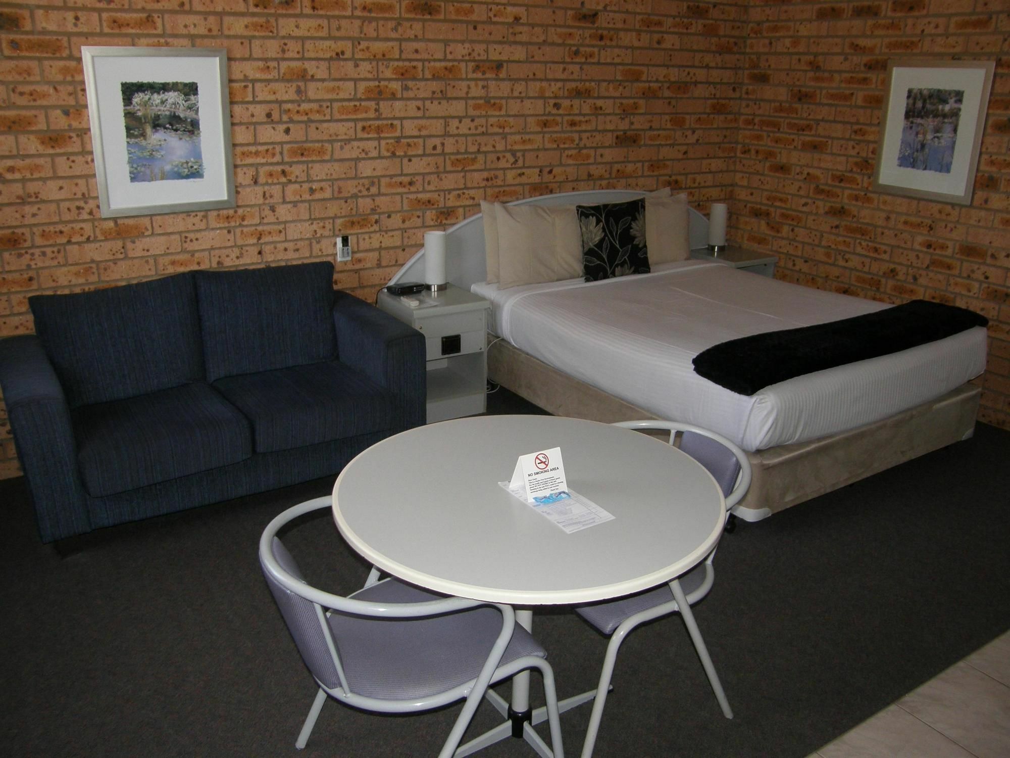 Blue Diamond Motor Inn Ντούμπο Εξωτερικό φωτογραφία